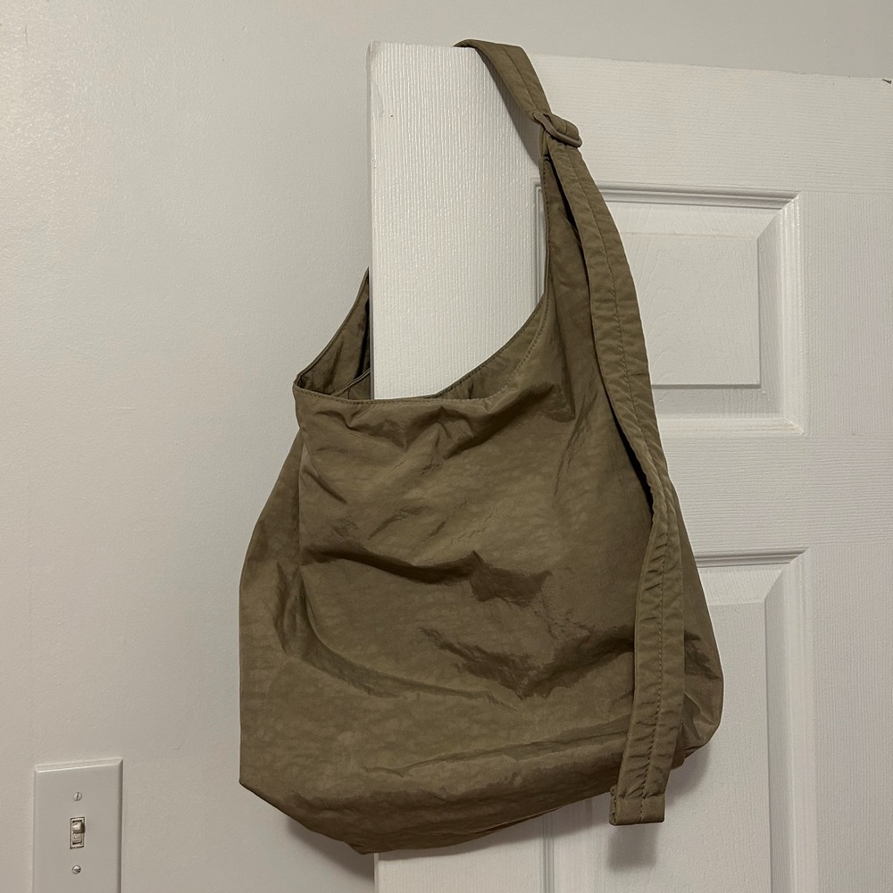 Baggu large Sling Bag in dove color